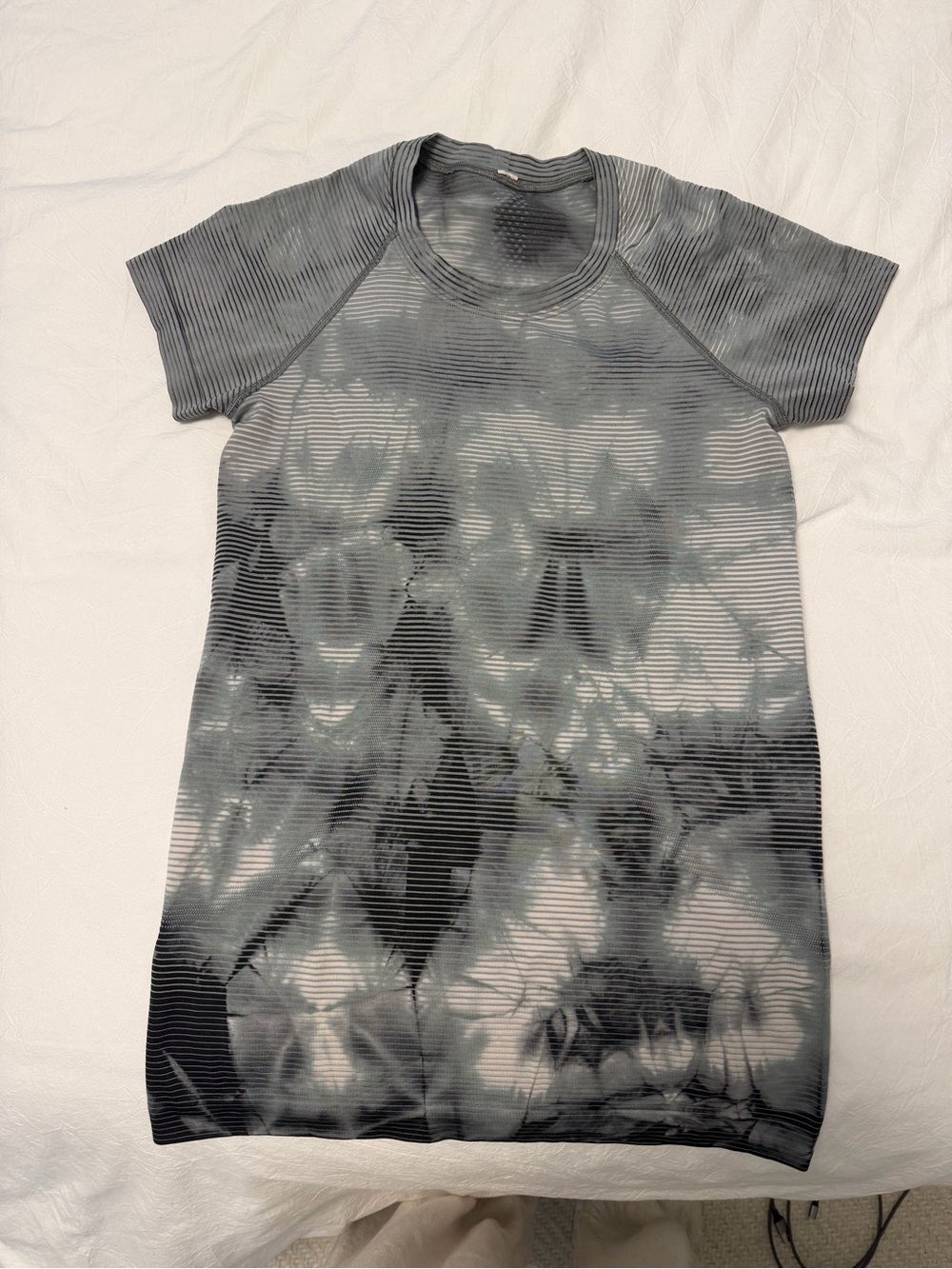LULULEMON Gray and green Tie-Dye Short Sleeve Women's Athletic Shirt - Picture 1 of 2